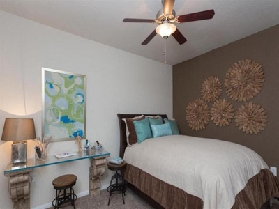 2 bedroom, Houston TX 77056