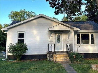 2 bedroom, Knoxville IA 50138