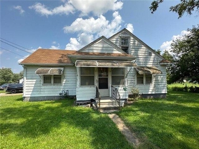 2 bedroom, Knoxville IA 50138