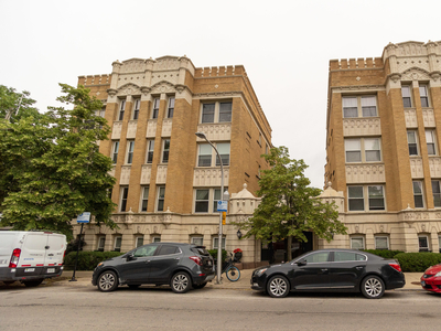 4240 N Clarendon Ave #313S, Chicago, IL 60613