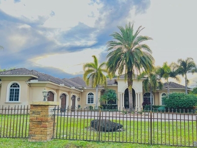 6 bedroom luxury Villa for sale in Coral Springs, Florida