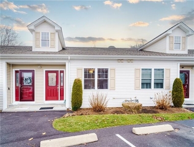 Condo For Rent In Cranston, Rhode Island