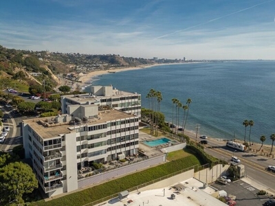 Condo For Rent In Pacific Palisades, California