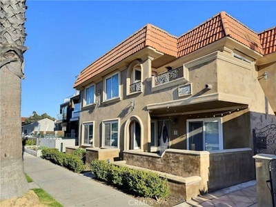 Flat For Rent In Huntington Beach, California