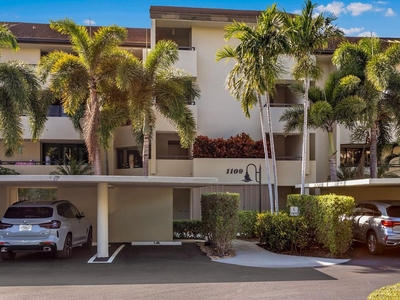 Luxury apartment complex for sale in North Palm Beach, Florida