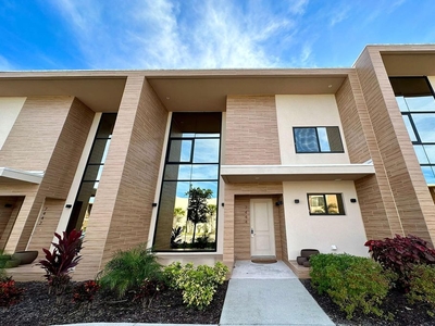 Luxury Townhouse for sale in Kissimmee, Florida