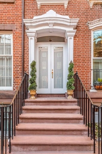10 room luxury Townhouse for sale in New York