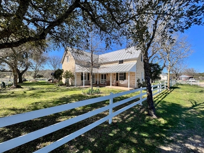 2 bedroom exclusive country house for sale in Comfort, Texas