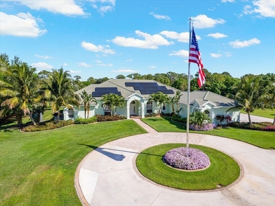 5 bedroom luxury Villa for sale in Palm City, Florida
