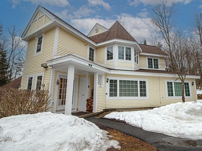8 room luxury Apartment for sale in Dover, Vermont