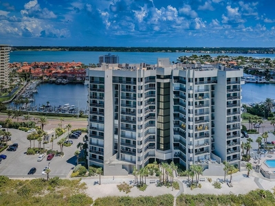 Luxury Apartment for sale in Clearwater Beach, Florida