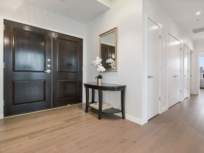 Meticulously Renovated Condo With Modern And Luxurious Feel