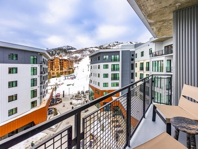 Pristine Ski In/Out Luxury Condo With Magnificent Views