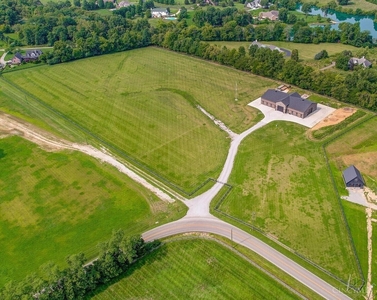 Spectacular Acreage Property With Huge Potential