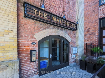 39 Old Brewery Ln #3, Toronto, ON M5A 3P2