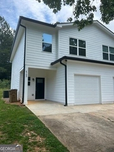 Home For Rent In Flowery Branch, Georgia