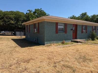 Home For Sale In Benbrook, Texas