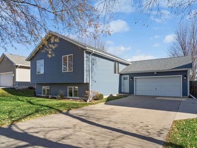 Home For Sale In Cedar Falls, Iowa
