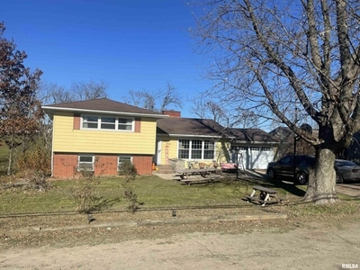 Home For Sale In Clinton, Iowa