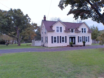 Home For Sale In Dix Hills, New York
