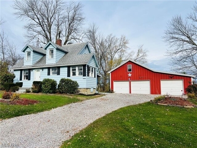 Home For Sale In Farmdale, Ohio