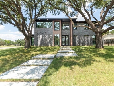 Home For Sale In Farmers Branch, Texas