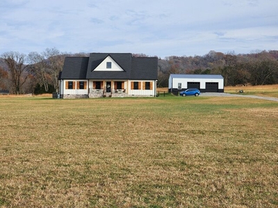 Home For Sale In Hartsville, Tennessee