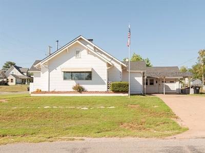 Home For Sale In Hydro, Oklahoma