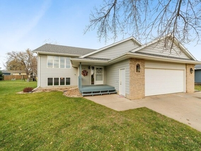 Home For Sale In Lennox, South Dakota