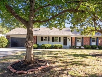 Home For Sale In Overland Park, Kansas