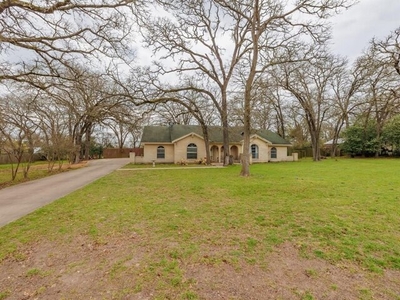 Home For Sale In Rockdale, Texas