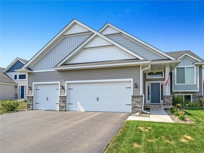 Home For Sale In Shakopee, Minnesota