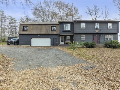Home For Sale In Uxbridge, Massachusetts