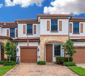Luxury Townhouse for sale in Hialeah, United States