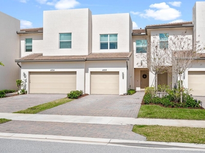 3 bedroom luxury Townhouse for sale in Lake Worth, Florida