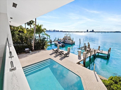 5 bedroom luxury Villa for sale in North Bay Village, Florida