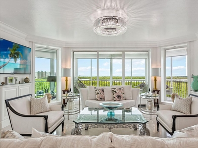 Luxury Flat for sale in Naples, Florida
