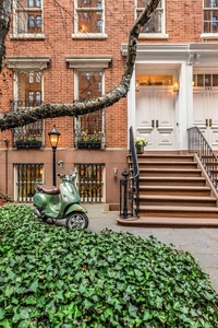 9 room luxury Townhouse for sale in New York