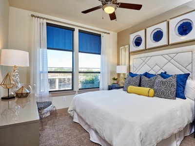 2 bedroom, Houston TX 77002