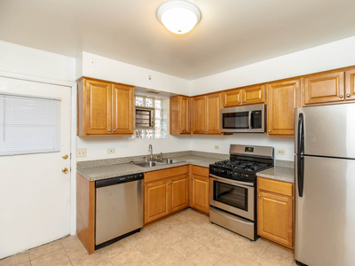 2005 W Touhy Ave, Chicago, IL 60645 - Apartment for Rent