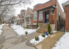 2946 N Washtenaw Avenue, Chicago, IL 60618