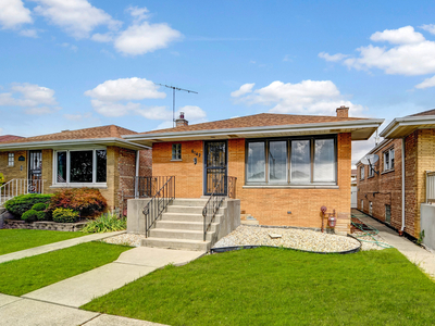 6142 W 63rd Place, Chicago, IL 60638