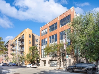 11 N Green St #2A, Chicago, IL 60607