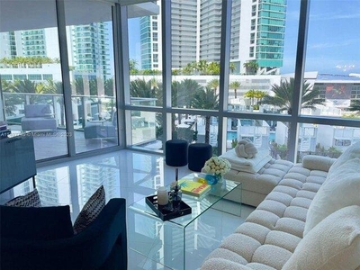 2 bedroom, Miami FL 33132