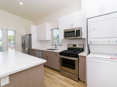 753 N Washington Place, Long Beach, CA 90813 - Apartment for Rent