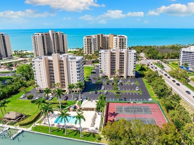 2 bedroom luxury Apartment for sale in Naples, Florida