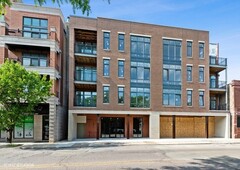 1824 W Foster Ave #201, Chicago, IL 60640