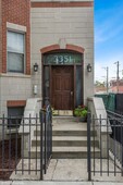 3351 N Southport Ave #3, Chicago, IL 60657