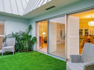 2 bedroom luxury Villa for sale in Lantana, Florida