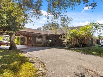 4 bedroom luxury Villa for sale in Southwest Ranches, Florida